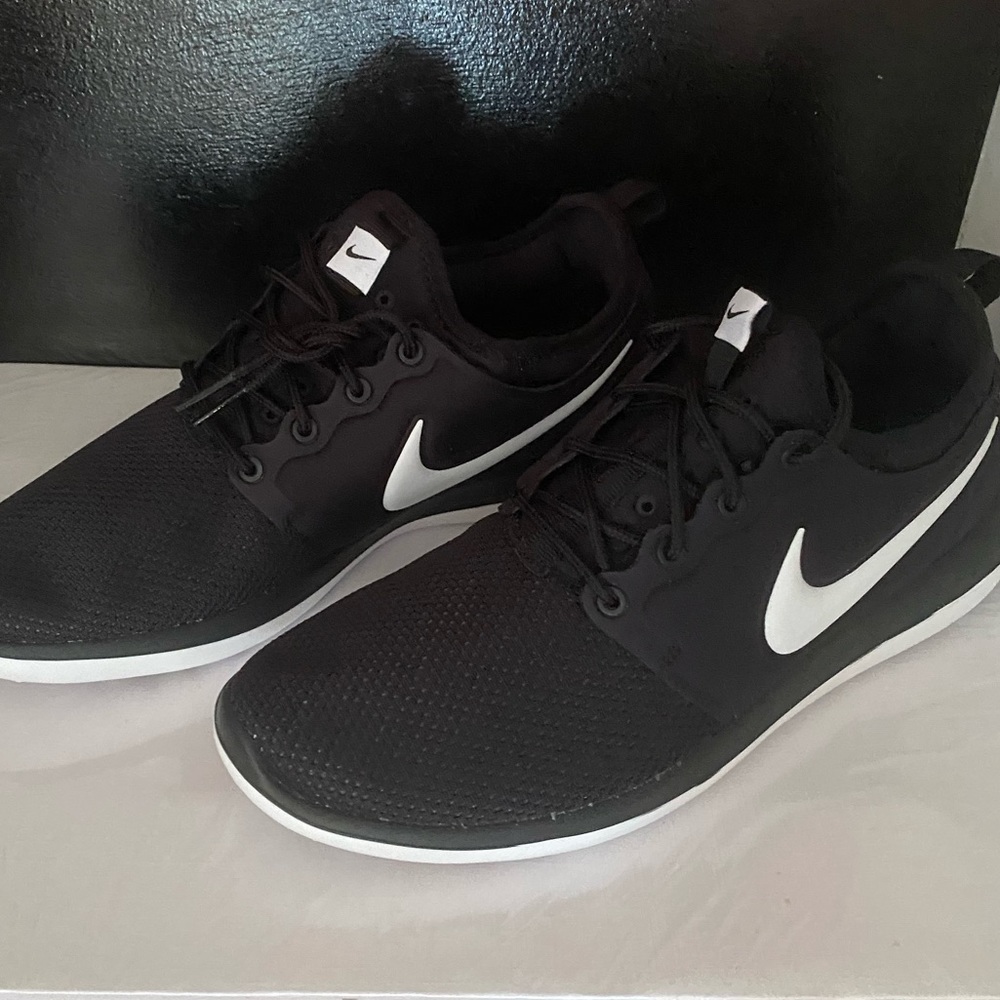 NIKE Roshe II - black and white NEW